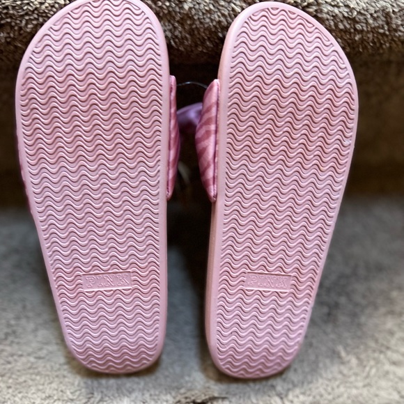 Victorias Secret Slides NWT - Picture 4 of 4